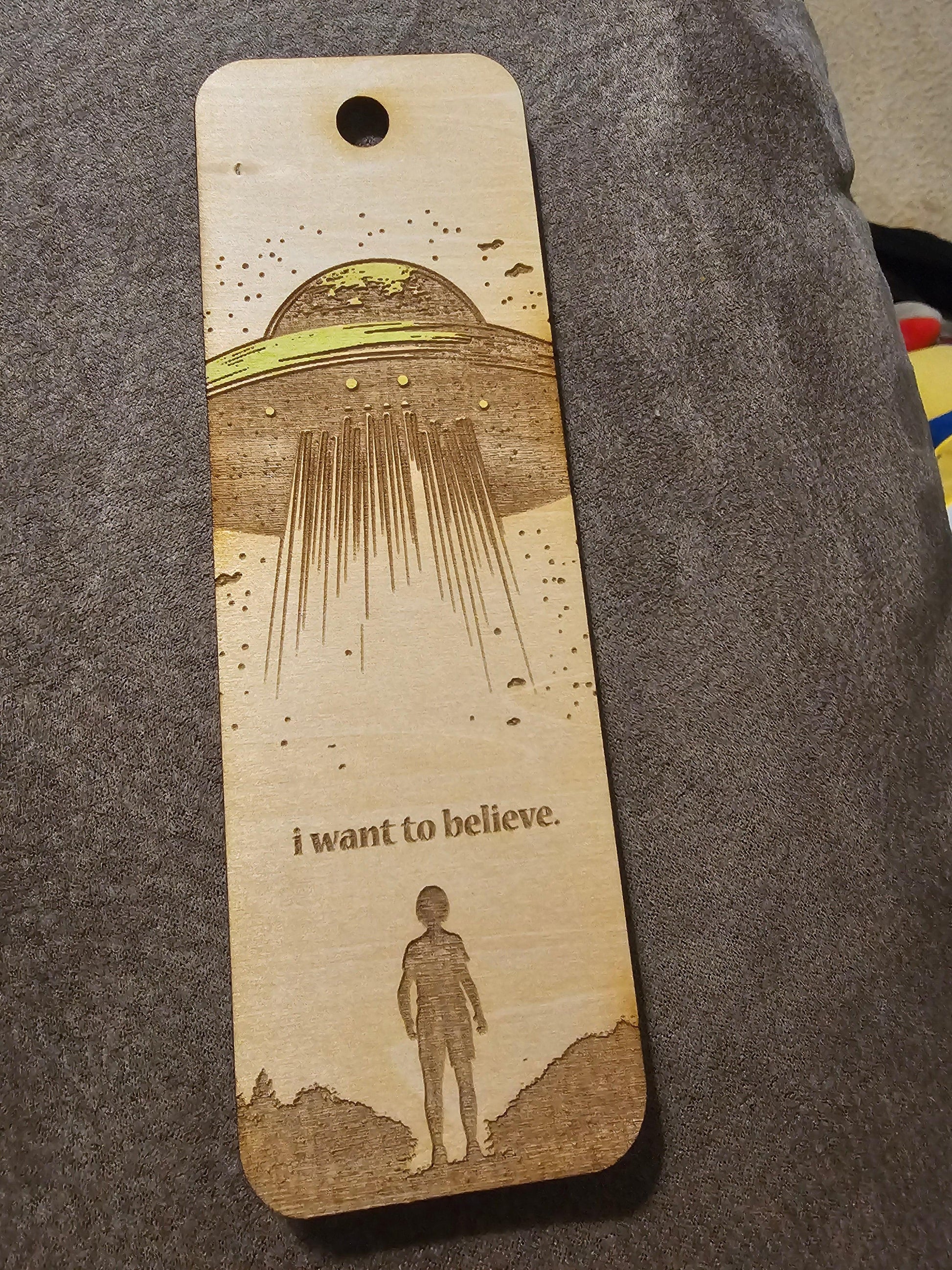 Custom wooden sign with UFO engraving, 'I want to believe' text, unique fan art by Bearnugget Customs.